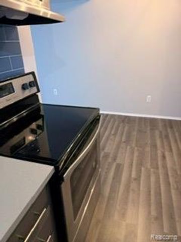 328 E Elmwood Avenue 6, Commerce Twp, MI 48017