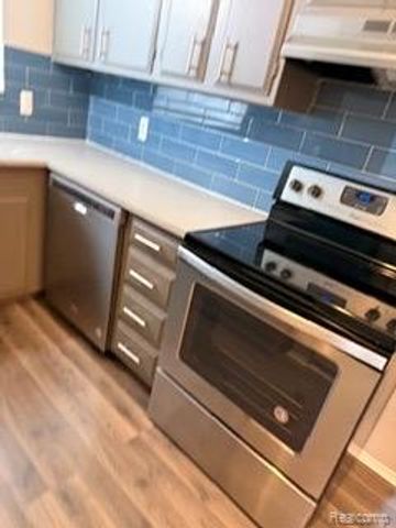 328 E Elmwood Avenue 6, Commerce Twp, MI 48017