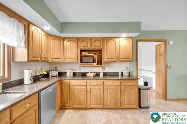 466 East Chestnut Street, Nazareth Boro, PA 18064