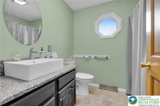 466 East Chestnut Street, Nazareth Boro, PA 18064