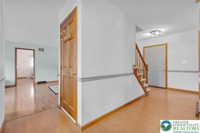 466 East Chestnut Street, Nazareth Boro, PA 18064