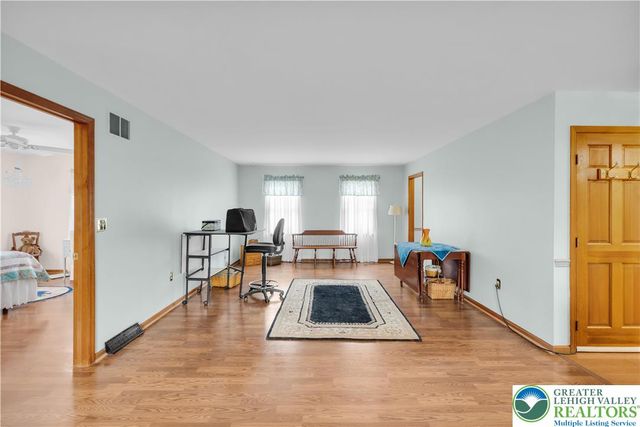 466 East Chestnut Street, Nazareth Boro, PA 18064