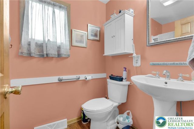 466 East Chestnut Street, Nazareth Boro, PA 18064