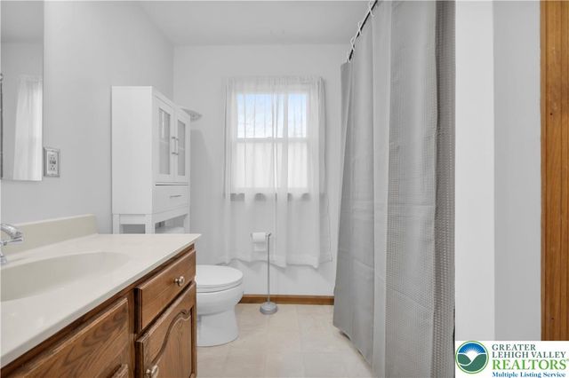 466 East Chestnut Street, Nazareth Boro, PA 18064