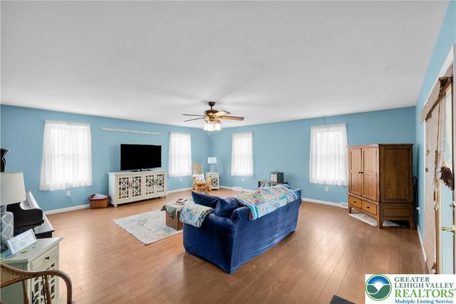 466 East Chestnut Street, Nazareth Boro, PA 18064