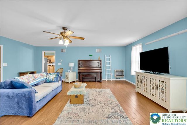 466 East Chestnut Street, Nazareth Boro, PA 18064