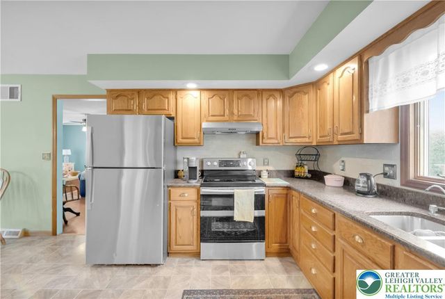 466 East Chestnut Street, Nazareth Boro, PA 18064