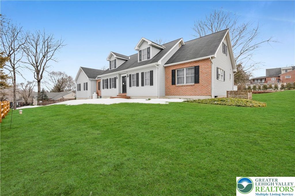 466 East Chestnut Street, Nazareth Boro, PA 18064