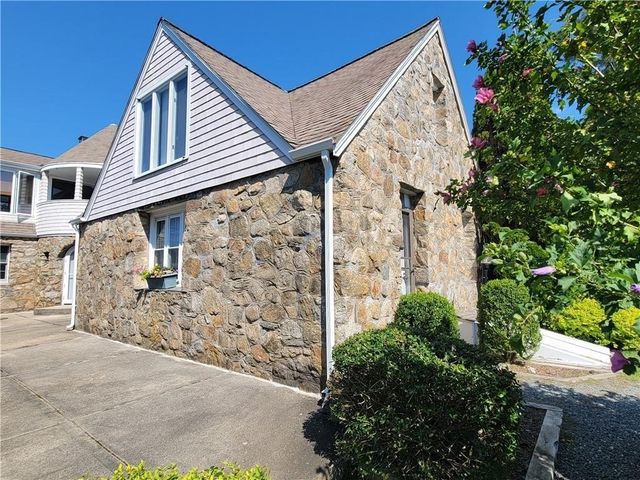 152 Tuckerman Avenue 14, Middletown, RI 02842