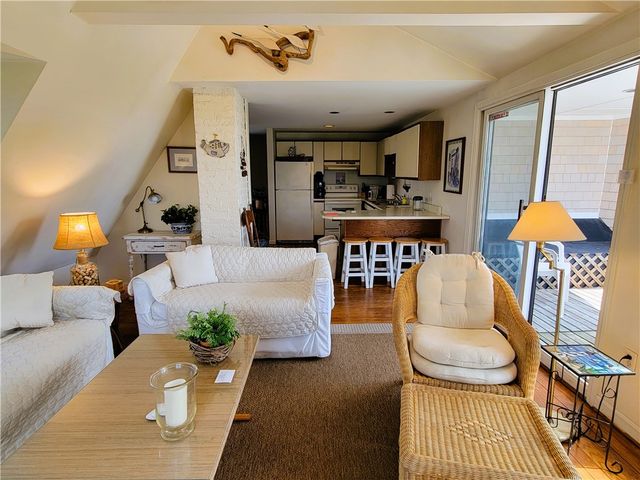 152 Tuckerman Avenue 14, Middletown, RI 02842