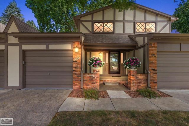 1995 Streamwood Drive, Rochester Hills, MI 48309