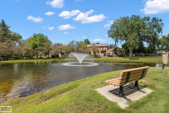 1995 Streamwood Drive, Rochester Hills, MI 48309