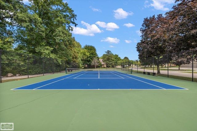 1995 Streamwood Drive, Rochester Hills, MI 48309