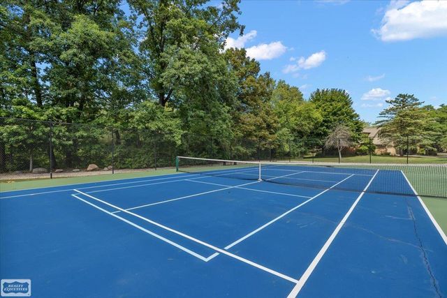 1995 Streamwood Drive, Rochester Hills, MI 48309