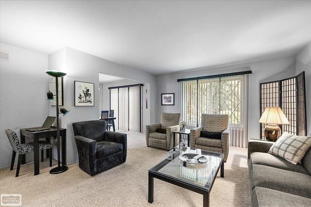 1995 Streamwood Drive, Rochester Hills, MI 48309