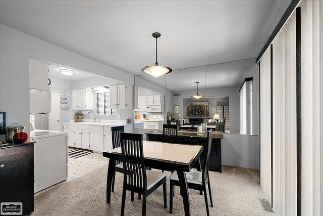 1995 Streamwood Drive, Rochester Hills, MI 48309