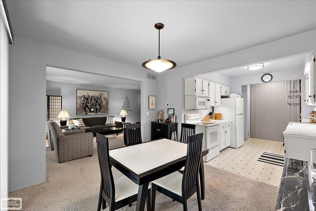 1995 Streamwood Drive, Rochester Hills, MI 48309
