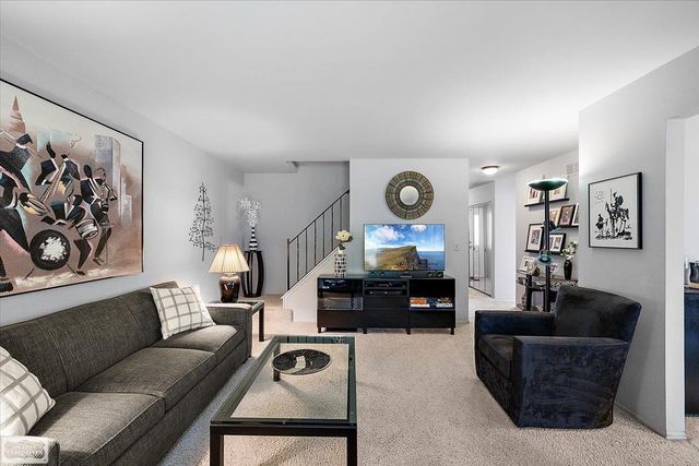 1995 Streamwood Drive, Rochester Hills, MI 48309
