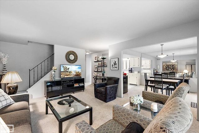 1995 Streamwood Drive, Rochester Hills, MI 48309