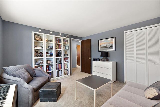 1995 Streamwood Drive, Rochester Hills, MI 48309