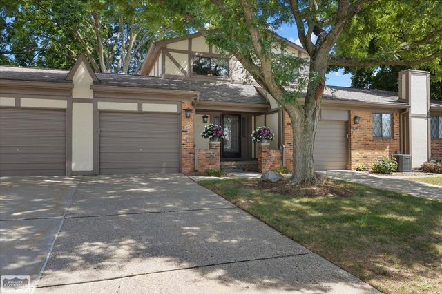 1995 Streamwood Drive, Rochester Hills, MI 48309