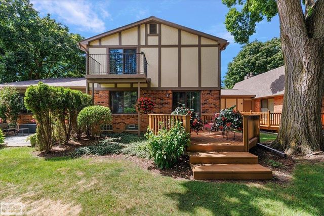 1995 Streamwood Drive, Rochester Hills, MI 48309