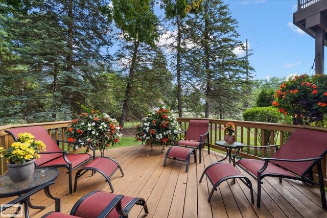 1995 Streamwood Drive, Rochester Hills, MI 48309