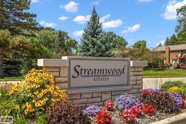 1995 Streamwood Drive, Rochester Hills, MI 48309