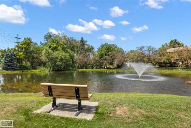 1995 Streamwood Drive, Rochester Hills, MI 48309