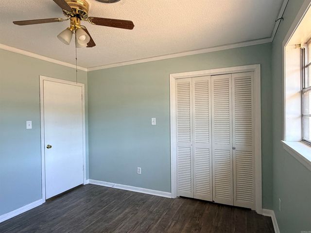 1412 Chestnut St, Crossett, AR 71635