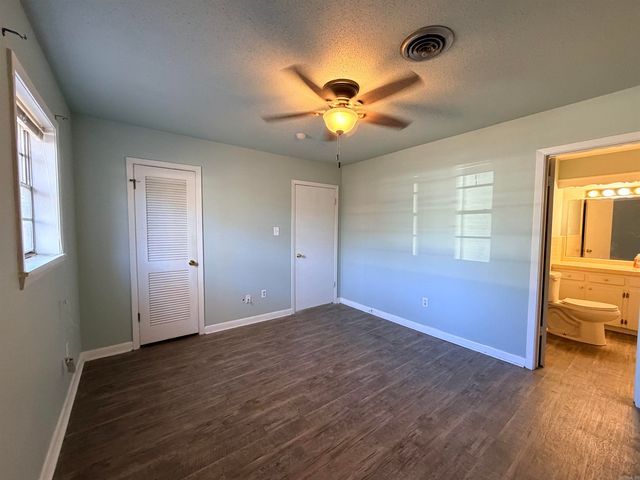 1412 Chestnut St, Crossett, AR 71635