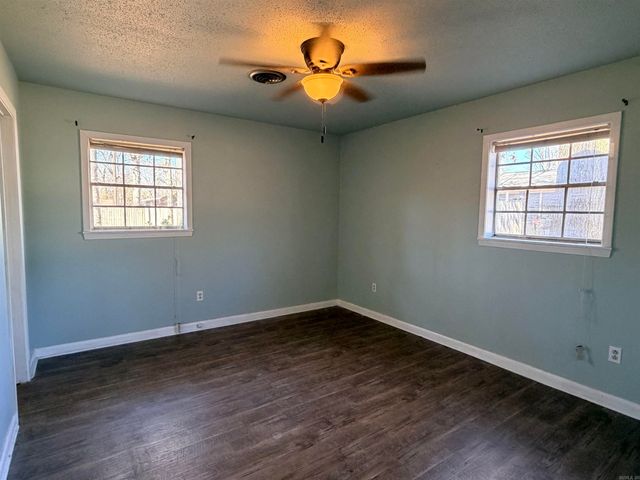 1412 Chestnut St, Crossett, AR 71635