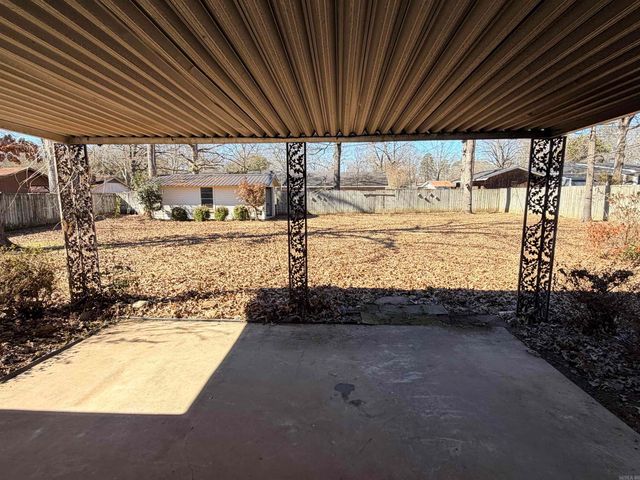 1412 Chestnut St, Crossett, AR 71635