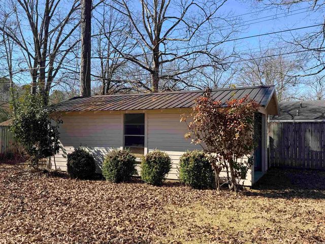 1412 Chestnut St, Crossett, AR 71635