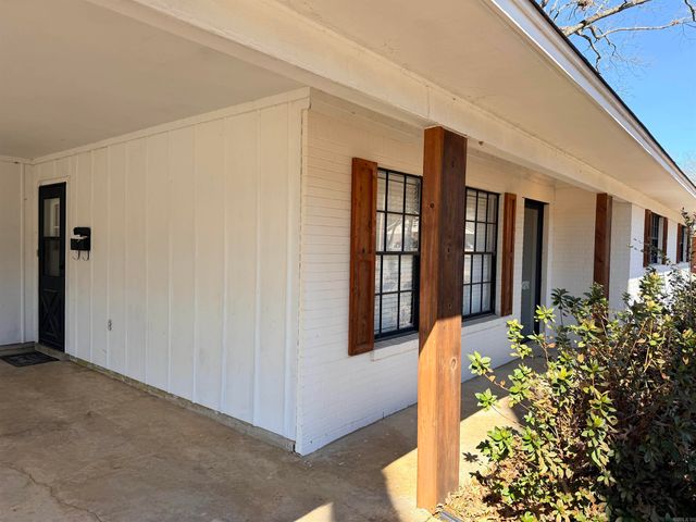 1412 Chestnut St, Crossett, AR 71635