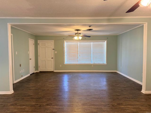 1412 Chestnut St, Crossett, AR 71635