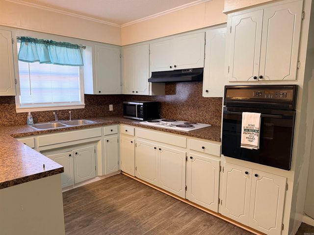 1412 Chestnut St, Crossett, AR 71635