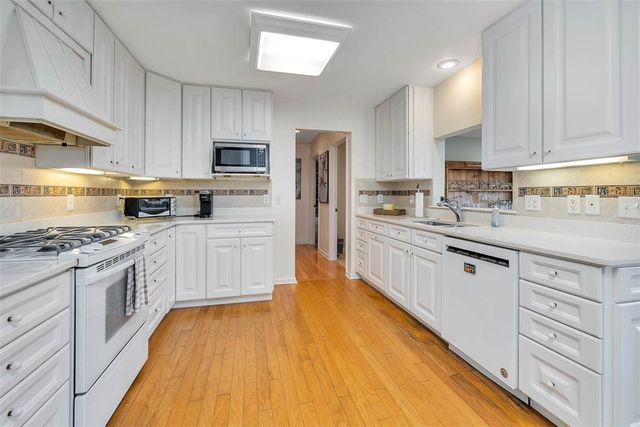 107 Arthur J Moore Drive, St Simons Island, GA 31522