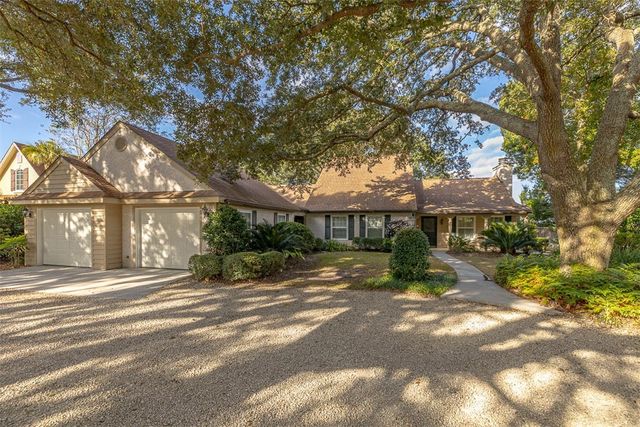 107 Arthur J Moore Drive, St Simons Island, GA 31522