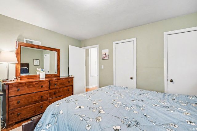 1605 E Madison Street, South Bend, IN 46617