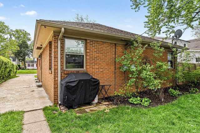 1605 E Madison Street, South Bend, IN 46617