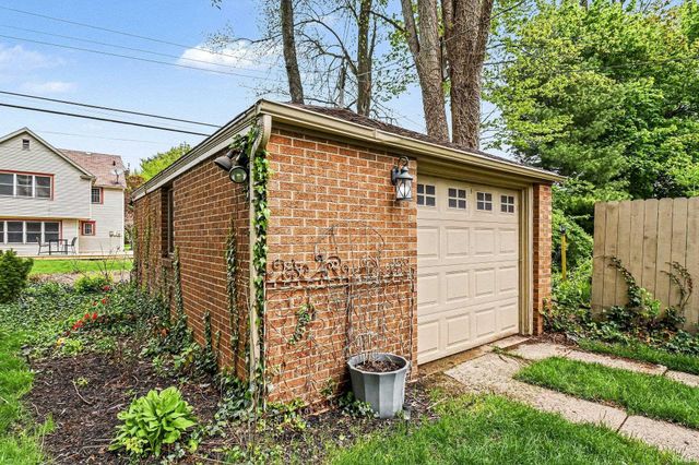 1605 E Madison Street, South Bend, IN 46617