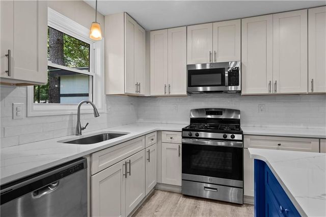 551 Floyd Drive SE, Smyrna, GA 30082