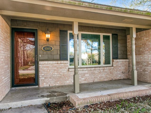 1315 Greenbriar Street, Denton, TX 76201