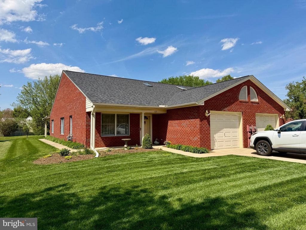 129 CHANTILLY CT, Hagerstown, MD 21740