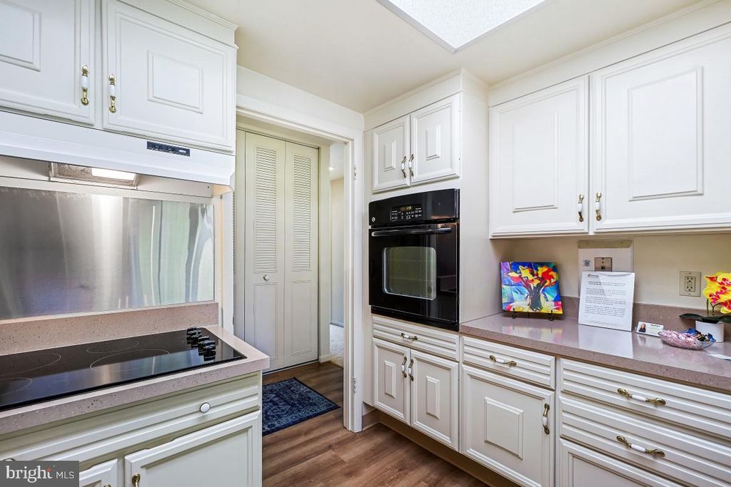 Image 12 of property listing at 3320 GLENEAGLES DR #68-2A, Silver Spring, MD 20906