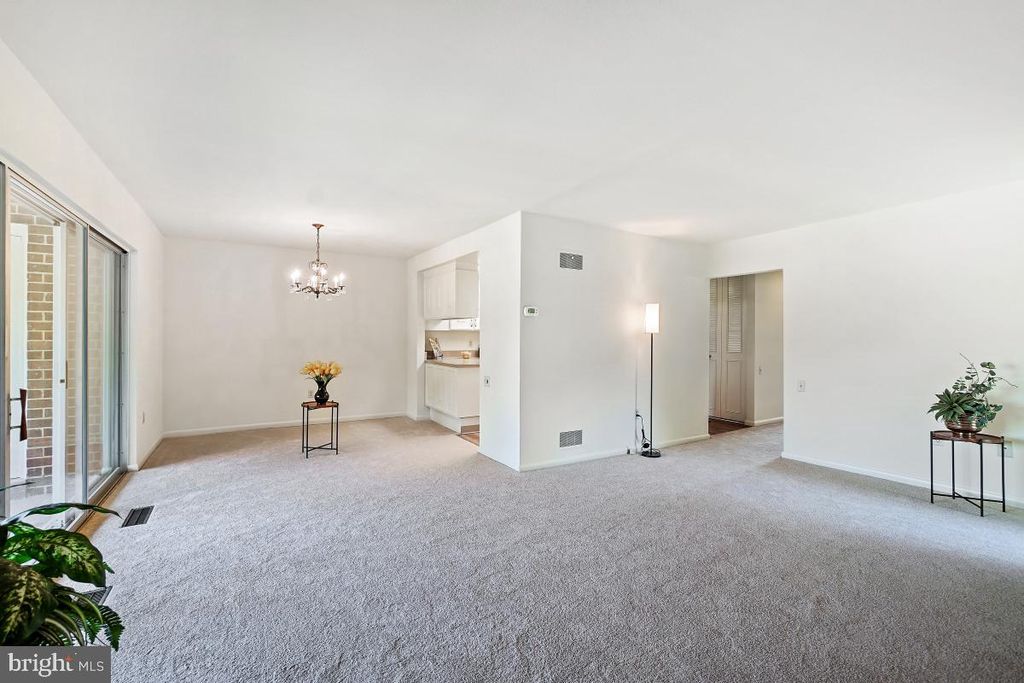 Image 13 of property listing at 3320 GLENEAGLES DR #68-2A, Silver Spring, MD 20906
