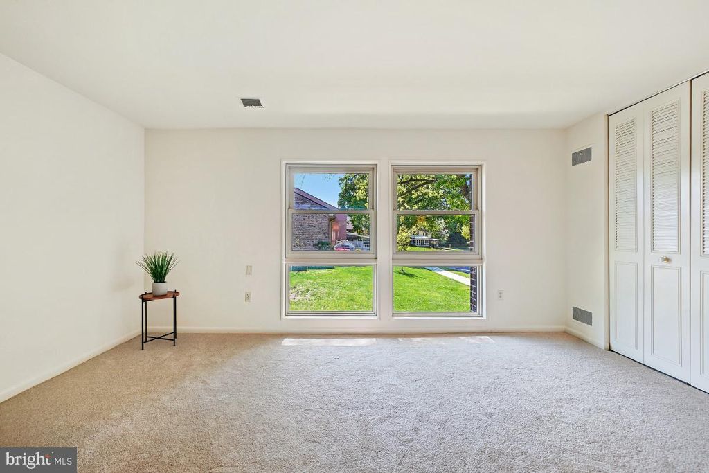 Image 17 of property listing at 3320 GLENEAGLES DR #68-2A, Silver Spring, MD 20906
