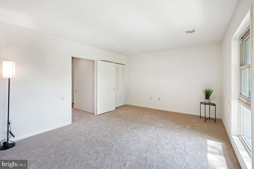 Image 18 of property listing at 3320 GLENEAGLES DR #68-2A, Silver Spring, MD 20906