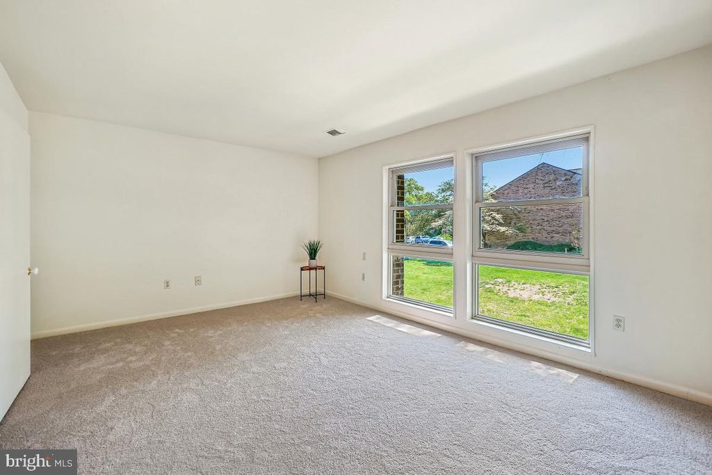 Image 19 of property listing at 3320 GLENEAGLES DR #68-2A, Silver Spring, MD 20906